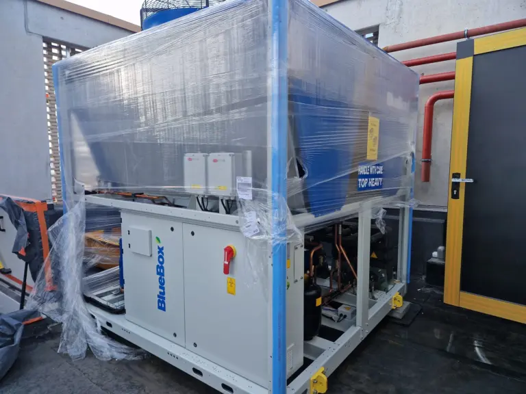 Unité de pompe à chaleur écoénergétique BlueBox pour le projet durable Semlex à Drogenbos.